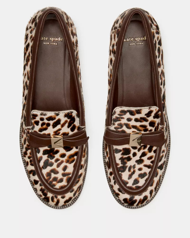 mocassim com laço decorativo leite de caju multicolorido