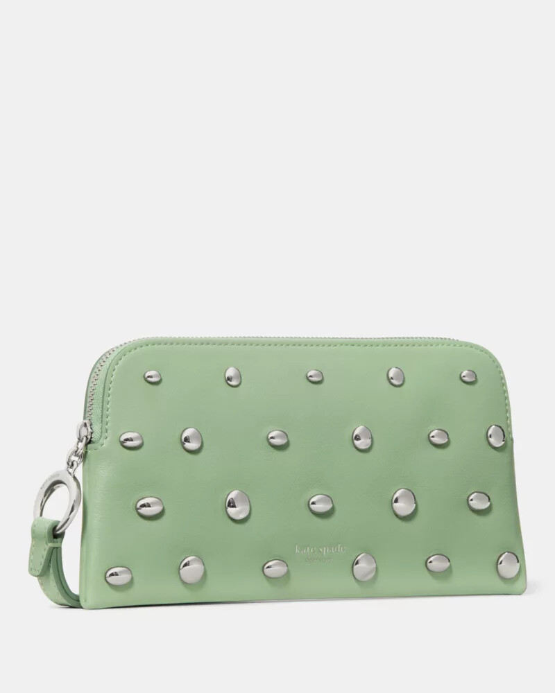 carteira de pulso halo studded na cor verde sálvia.