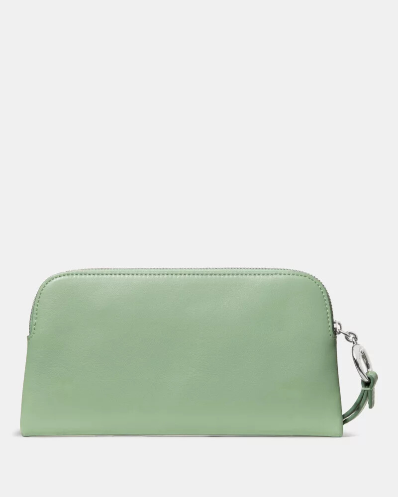 carteira de pulso halo studded na cor verde sálvia.